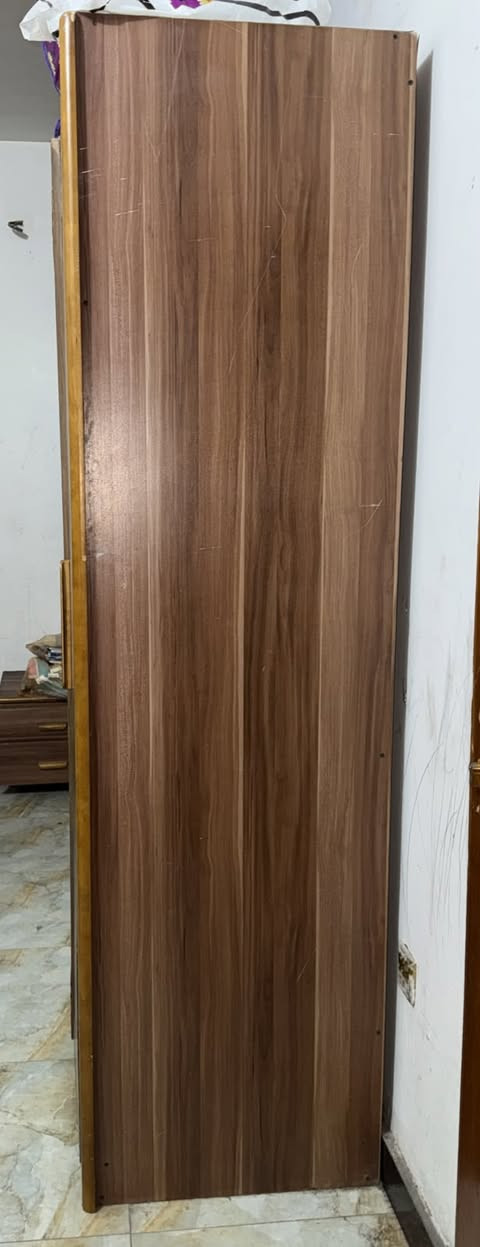 ‎اغراض للبيع
‎
الغسالة شغالة كلشي مبيها 
الكنتور نظيف ماكو اي كسر 
‎والديوان الاسفنج ابد منازل ولا اي كسر بس يرادلة غسل 
‎التواصل على رقم الواتساب

‎مكاني شهداء السيدية 
***********

