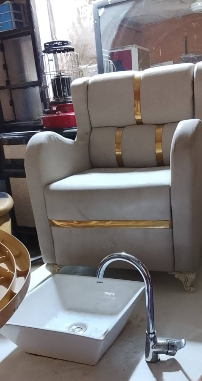 جلسة ٣ متر • ثلاجة صغيرة • كراسي وطبلات