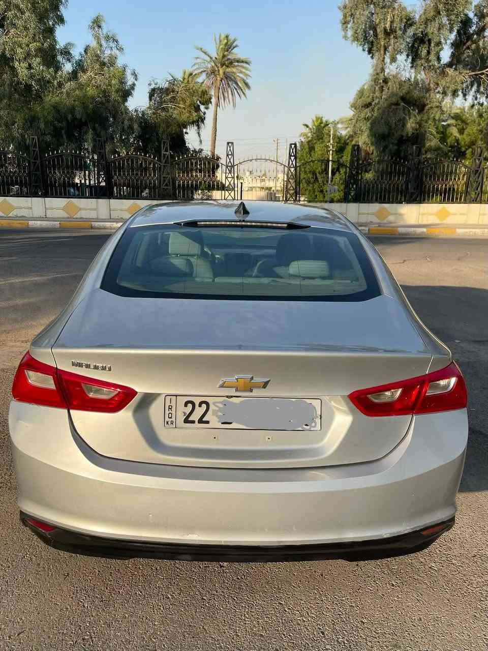 ‏من بعد التحية ومن رخصة الادمن الكريم
‏شوفرليت ماليبو 2017   رقم اربيل الجديد
‏فول مواصفات عدا الفتحة  سنوية ورقم جدد
‏حادث بسيط جداً جاملغ وشويه من بالبنيد   وشويه من الباب فقط نفس ما موضح بالصور
‏لغد شاصي دواخل كلة مكفول كفالة عامة
‏محرك وگير ايضاً كفالة ، تخم تاير جديد
‏السيارة جاهزة للأخير مابيها نقص
‏ــــــــــــــــــــــ المواصفات ــــــــــــــــــــــــ
‏( بصمة ، بصمة ابواب ، تحكمات استيرن ، شاشة ، 
‏كاميرا ، تبريد خلفي ، ٤ دسك ، مانع انزلاق ، Abs ،
‏سستم صوت متكامل 
‏
‏
‏#_السعر 79وبيها مجال بسيط 
‏#_للاستفسار ***********
