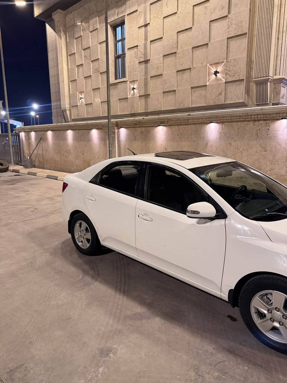 السلام عليكم
🚘 سيراتو خليجي 

المواصفات :

📍 رقم بغداد نكليزي — هزتها جديدة

🔹 محرك 1600

🔹 5 ويل كب

🔹 محرك وكير كفالة

🔹 إشارات بالمراية

🔹 شاشة تدعم Apple CarPlay

🔹 كاميرا خلفية

🔹 تخم تاير صدر كله جديد

🔹 السيارة كلها جاهزة ونظيفة

🔹 تبريد بيانو 

(بيها نصف جاملغ صبغ)

📞 للاستفسار والتفاصيل :*********** 

بغداد حي الاعلام
