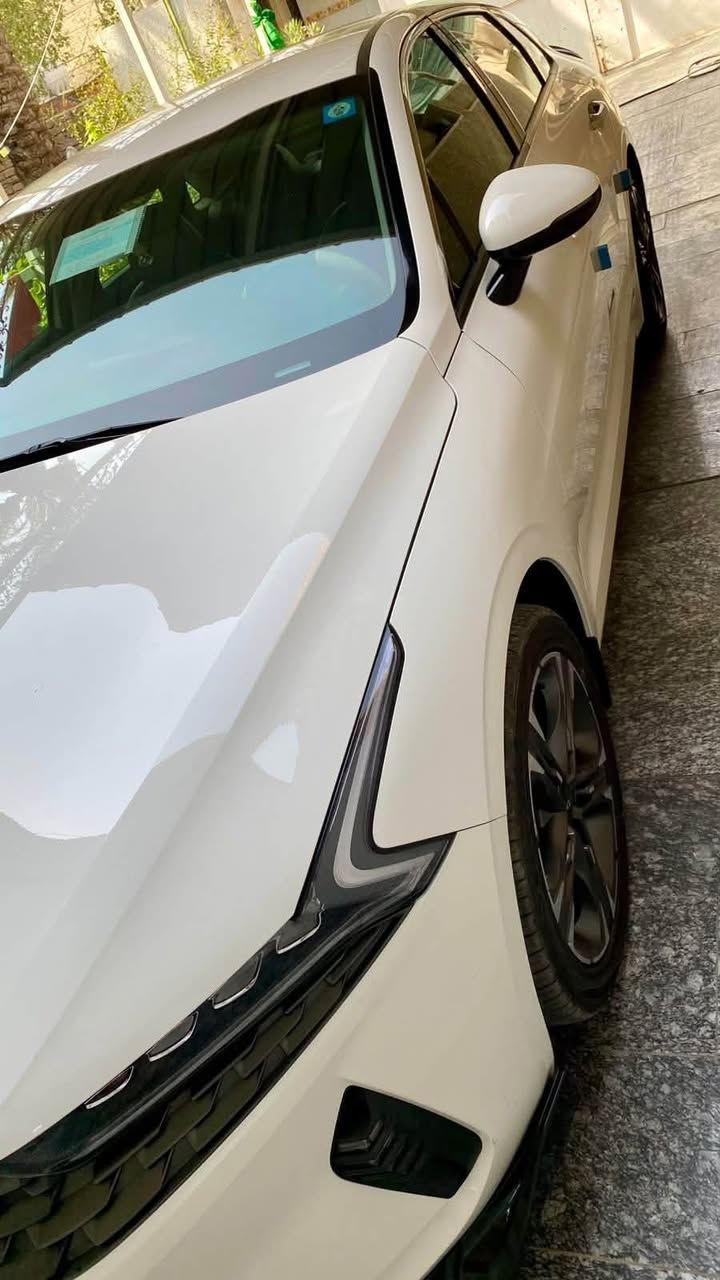 كيا  K5 🚘
موديل 2023 خليجي
مكينه 2000 دوش ✅
العداد 43 الف كيلو

رقم بغداد انكليزي بأسمي ✨

مواصفات السيارة_
• تشغيل عن بعد 
• ⁠بصمه عدد 2
• ⁠ويل كروم
• ⁠انارة ترحيب عند الأقتراب
• ⁠صندوق ذكي يفتح عند الأقتراب
• (درايف مود ) ⁠5 انضمة قياده
• ⁠شاشه كبيره car blay + كامره دواره
• ⁠حساس خلفي  
• ⁠⁠مانع انزلاق
• ⁠تبريد قطعتين
• ⁠اشارة بالمري + شفط
• ⁠مخارج USB
• ⁠فول تحكم ستيرن +كروس سرعه 
• بك لايت لد متصل⁠✨
• ⁠كرسي السائق كهرباء

• ⁠للعلم الجام مغلف عازل حراره وارضيات حوضيه  و دوشمه فوق البلاديه 
• ⁠ ⁠
اخوان السياره كفاله عامه (عدا بارد قليل
في الباب خلف السائق وملاحضات مثل رصعه جداً خفيفه بالبنيد والجاملغ  )

✨السياره على وضع الشركه برغي واحد ممفتوح ✅
استخدام بيت فقط

حتى تبديل الدهن عند الوكاله حصراً مع الوصولات لأثبات ذلك مو فقط كلام
 
السعر $ 193
***********✨
اسف ع الاطاله اخوان🙏🏻
