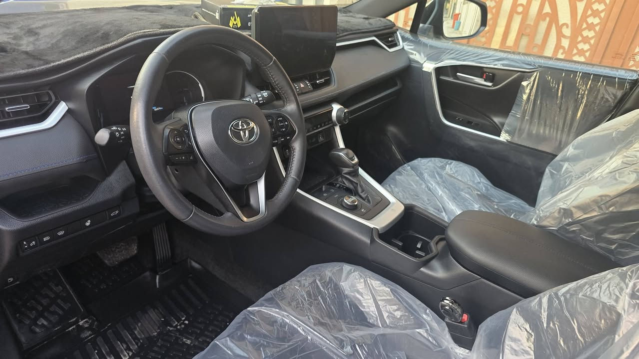 Rav4 hybrid xse 2023 للبيع
راف فور ٢٣ ماشيه ٦٦ الف كيلو 
مواصفات xse يعني تقريبا فول اله شويه 
صور الحادث وصور التصليح مرفقه بلصور 
سعرها ٢٢٠ $ وبيها مجال للطيبين 
*********** 
ورجاء الي ميعجبه البوست ليعلق تعليق سلبي او محلو يكدر يعبره او يكتب كلمه طيبه

