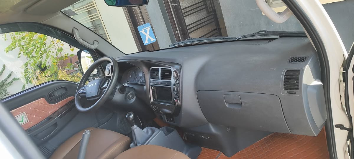 السلام عليكم كيا دبل قماره للبيع مكفوله كفاله عامه موديل 23 باسمي ماشيه 77الف السعر 168 بيها مجال بسيط *********** مكان الديوانيه
