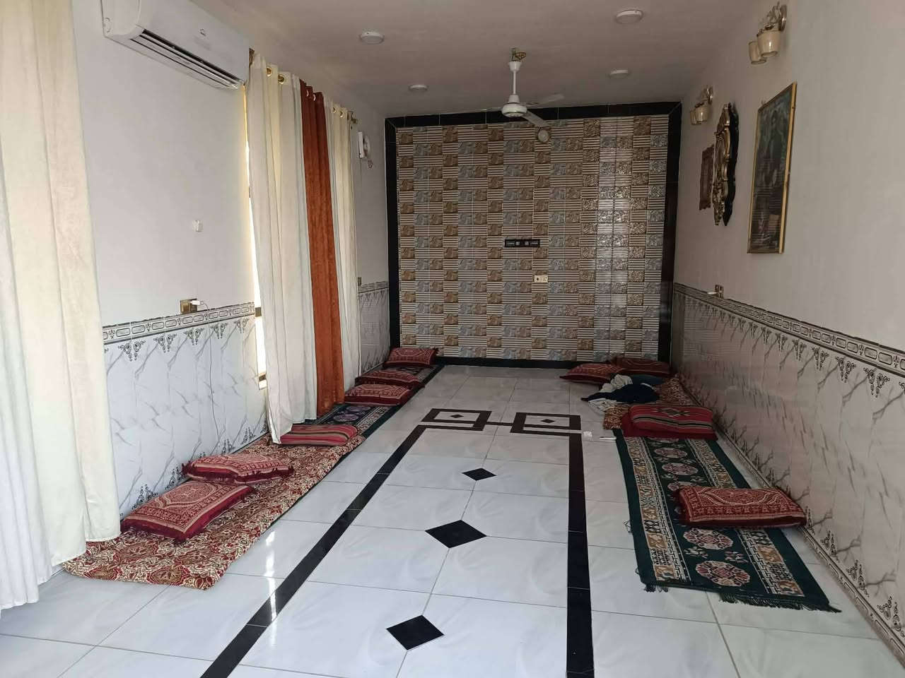 دار للبيع مساحه 1300 قرب مدرسة ام ابيها (العلاك ) يبعد عن الشارع العام 50 متر بناء حديث 2023  للاستفسار الاتصال على الرقم ***********
