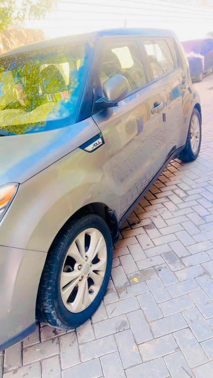 سلام عليكم  كيا صول موديل 15  محرك 2000  محرك. لا بي تخبير  ولا نضوح بي تجي شوف بعينك  مواصفات عادي تحكمات ستيرن مانع انزلاق  وضعيات سيارة نضيفه   شاشه بيه   وقمرة بيه جرد  ولبنيد قليل سعر 97  بيه مجال بغداد  ***********
