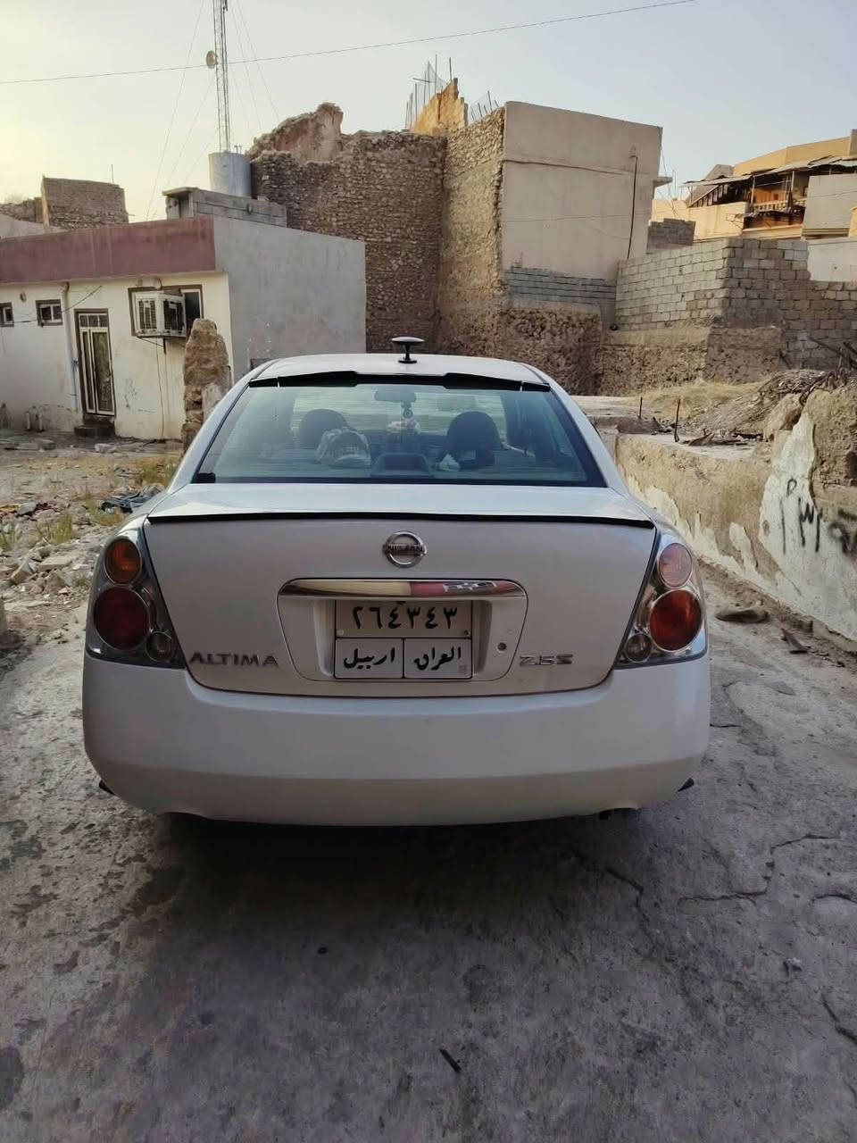 السلام عليكم
للبيع نيسان التيما موديل 2007 وارد امريكي 
رقم اربيل
السعر  (62)$ ورقه )  وبيها مجال 
تحويل مباشر
مكينه وكير شرط 
محرك 2500 المرغوب اربعه سلندر
ابواب قفل مركزي جامات كهرب 
 
السنويه ساقطة

السيارة  احلى من صور نظيفه ما بيها اي نقص واي مصرف مابيها 
بدون دواخل شرط بيها مكانات كلش سغار صبغ
عنوان السيارة موصل  
رقم صاحب السيارة ***********
