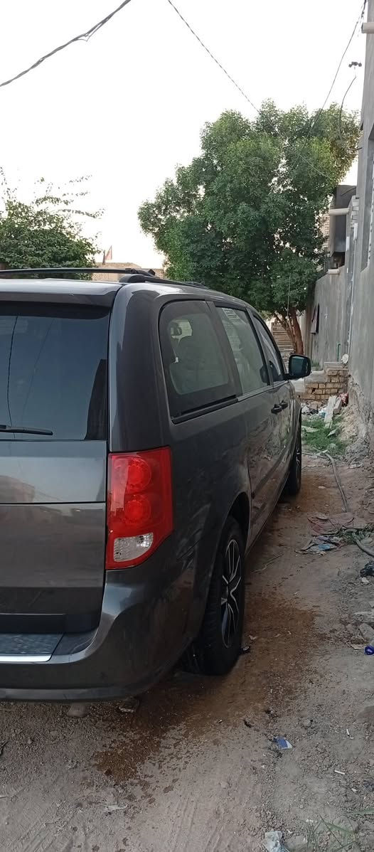 سلام عليكم سياره دوج كرفان للبيع موديل 10 خير من الله مكينه تبريد بيبان كهرباء جنطه كهرباء فول سياره ما عايزه شي مكاني سماوه *********** رقمي للتواصل متواجد
