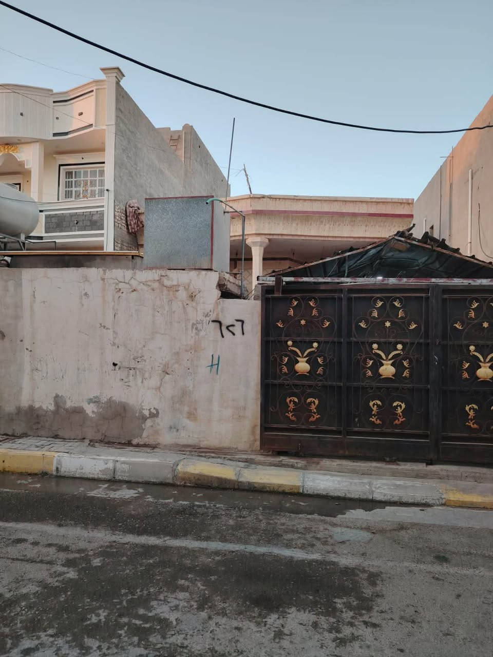 يعلن مكتب الحكمه للعقار يوجد لدينا بيت للبيع في الرمادي حي الأكراد خلف مكتب ابو عمشه  مساحه المنزل ٣١٥ متر واجه المنزل ١٠ والنزال ٣١  عرض الشارع ٨ متر  السعر ١٤٠ مليون للاستفسار اكثر زورونا في مكتبنا الكاىن رمادي كورنيش التأميم او الاتصال ع الرقم  ***********   ☎️ونحن بانتضار اتصالاتكم وبخدمتكم ليلاً ونهارا
