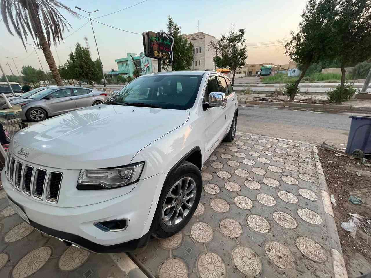 جيب موديل 2014 رقم بغداد مكفوله   مكاني بابل 225$ الشراي يتصل ويدلل ***********
