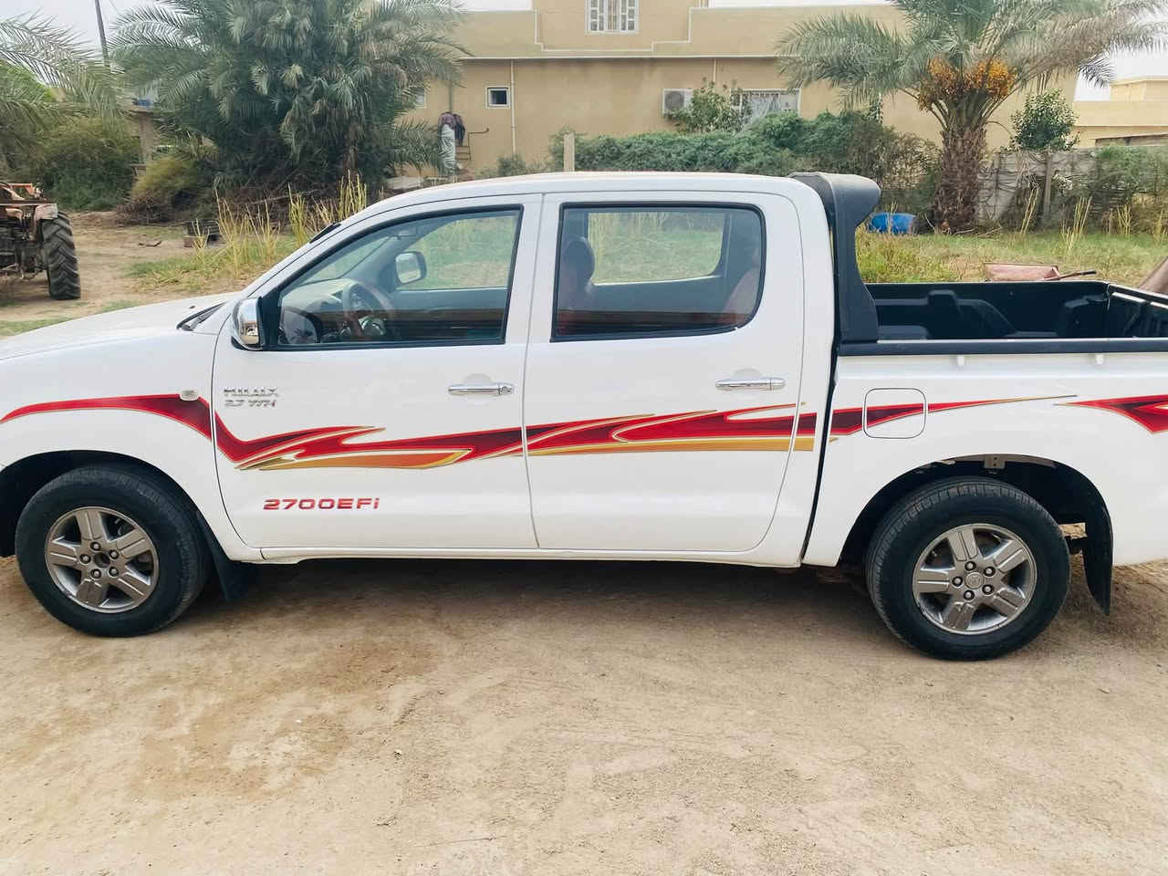 هايلوكس • ٢٠١١ • نضافة