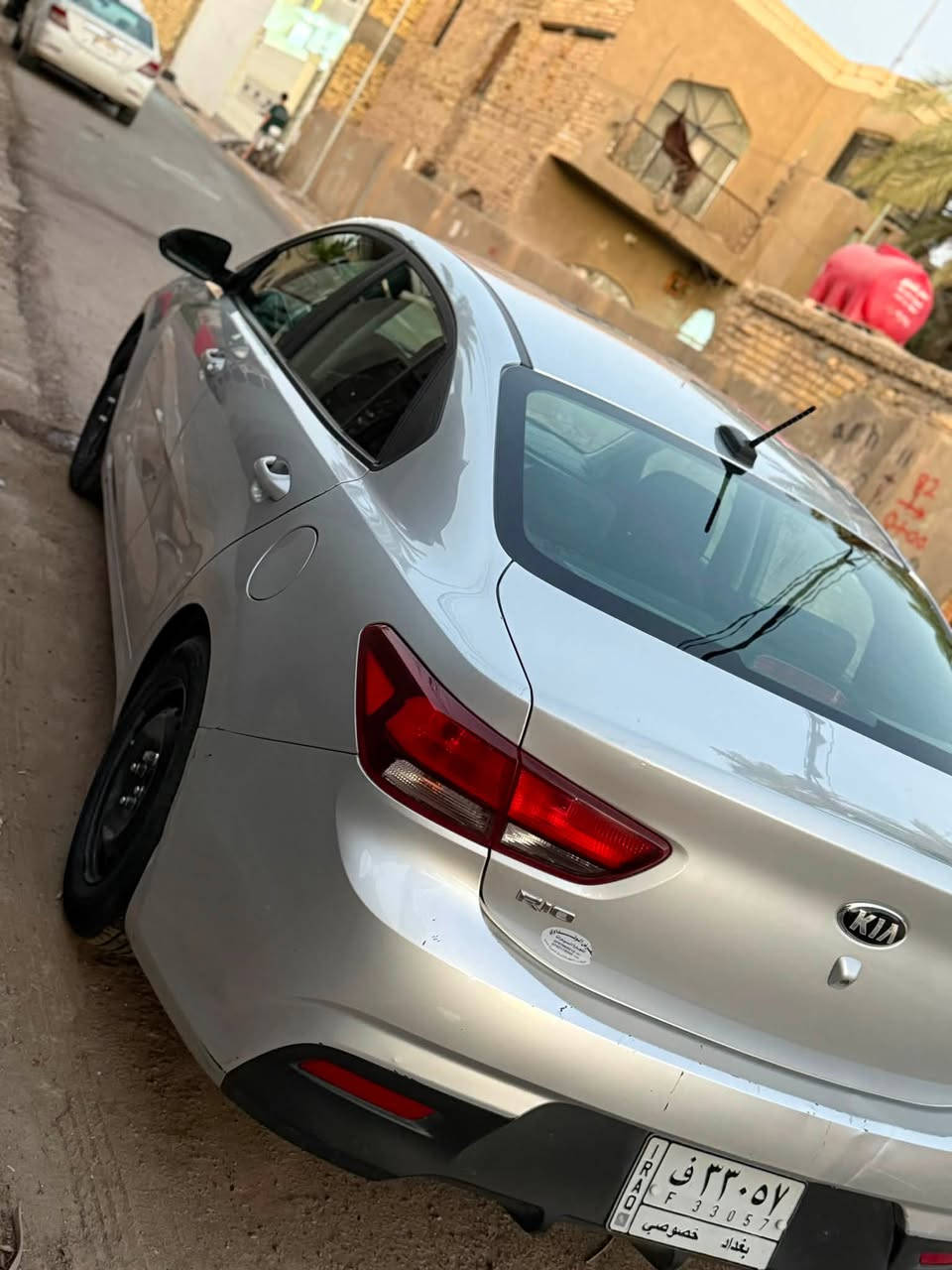 السلام عليكم
للبيع كيا ريو امريكي✅
 
موديل2019 ✅

ماشيه 120mi✅

مكينه 1600 Gdi✅

كير AT✅

شاشه +كامرة دواره✅

تحكم ستيرين جهتين✅

مثبت سرعه✅

كار بلي✅

مانع تزحلق✅

نضام سبورت✅

تخم تاير جديد✅

حداديه جديدة✅

كهربائيات كلها شغاله وبلاديه✅

منضومه تبريد كامله مبدله صارله 3 اشهر✅

راديتر ماي +مروحه صارلهن شهرين✅

لايت زنون ابو المروحه✅

السياره جاهزه ومابيها نقص✅

رقم بغداد شرط التحويل✅

حادثها موجود بلصور وبيها شكم بارد على كد شبر وعندي سونار

السعر 108 وبيها مجال

للاستفسار ***********
