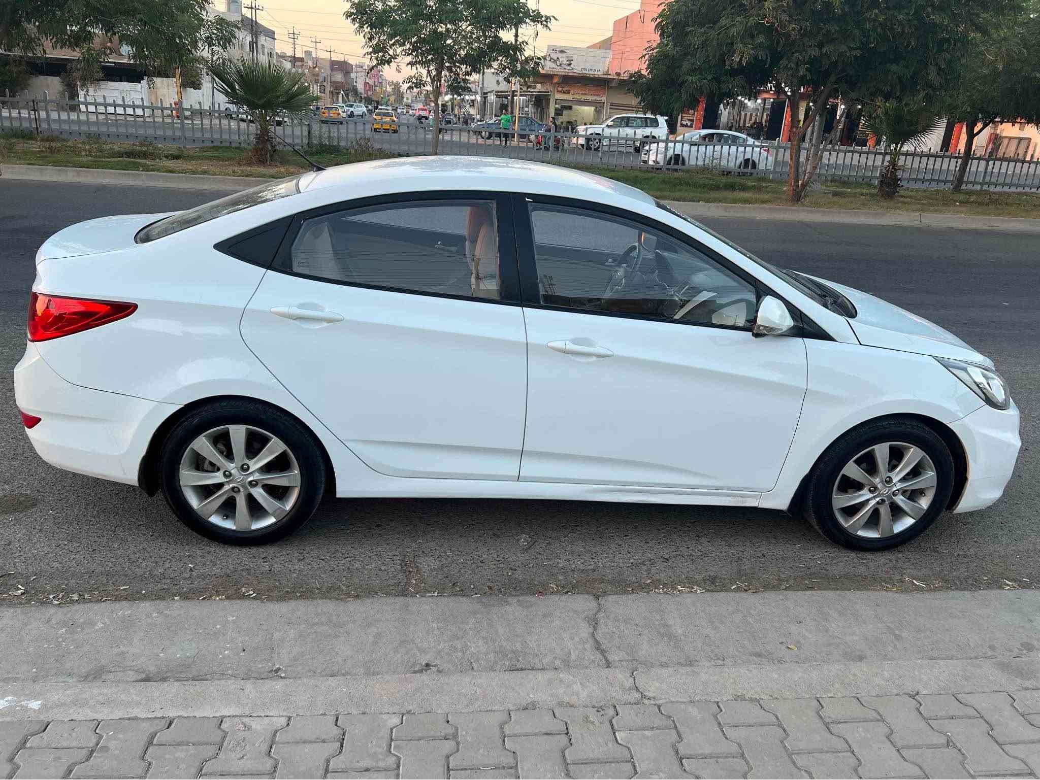 هۆندای ئەکسێنت ٢٠١٤ بئ بۆیاخ بئ دعم 
سەیارەکە وەک شەریکە ماوەتەوە تەنها ٩١ هەزار ڕۆیوە 
گێڕ و مەکینە بەشەرت یەک برخوی نەکراوەتەوە 
سەرف و بوخار و دەنگ و هەلمیشی نیە 
Abs
ناوزەرد 
ئاوینە ئیشارەت 
فۆلیوم 
تەنها سلاید نیە 
جەند تێبینیە وردی هەیە هیج تری نیە 
لە چەمچەماڵ 
تحویل بەشرت 
بەناو خۆمەوەیە 
لە چەمچەمال
***********

***********
Vip car for drive شمشمل, السليمانية
