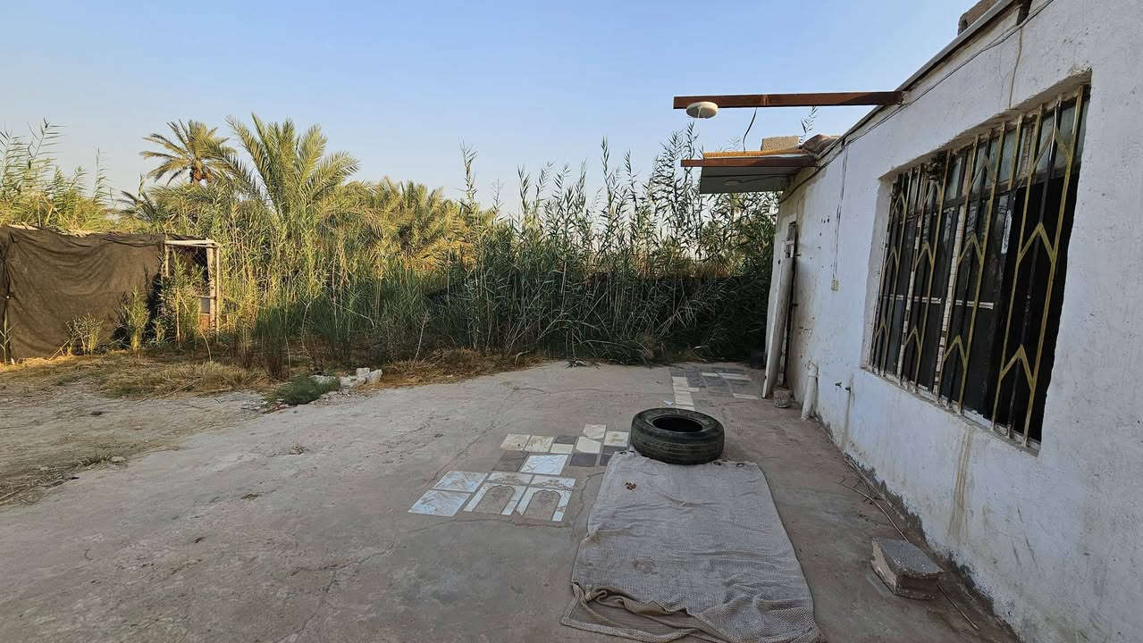 عقار مناسب في كربلاء💯
✅️دونم للبيع واجهه 30 متر 
وجه على نهر سقي ماء حلو 
مع دار إستراحة مساحة 100م 
طابو سند 25  تحويل بالطابو 

✅متوفرة كافة الخدمات 
تبليط، ماء، كهرباء، مدارس 
يصلح سكن أو متنفس عائلي 

✅️الموقع كربلاء - منطقة الدويهية 
شارع طويريج كربلاء عمود 260
يبعد عن شارع التبليط  400 متر 
يبعد عن شارع طويريج كربلاء 8 كيلو 
يبعد من مركز مدينة كربلاء  18 كيلو 

💰السعر 75 مليون  عقاري كربلاء   

📞 إتصل الآن:  ***********
