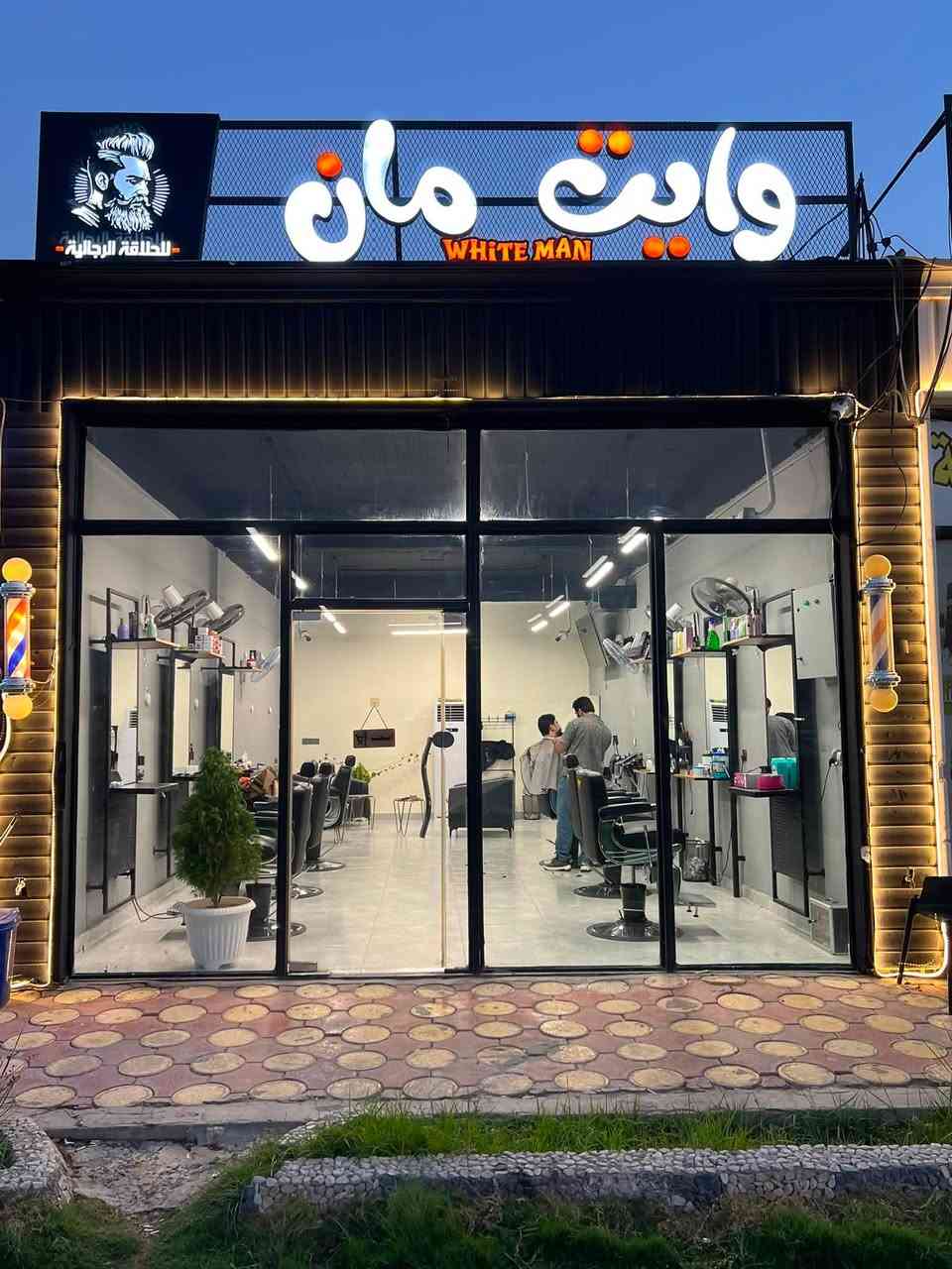 صالون حلاقه بحاجه إلى حلاقين  ذوخبره بنسبه حتلو ماعندك معاميل راح اساعدك ***********تصل وبيك خير وتدلل
