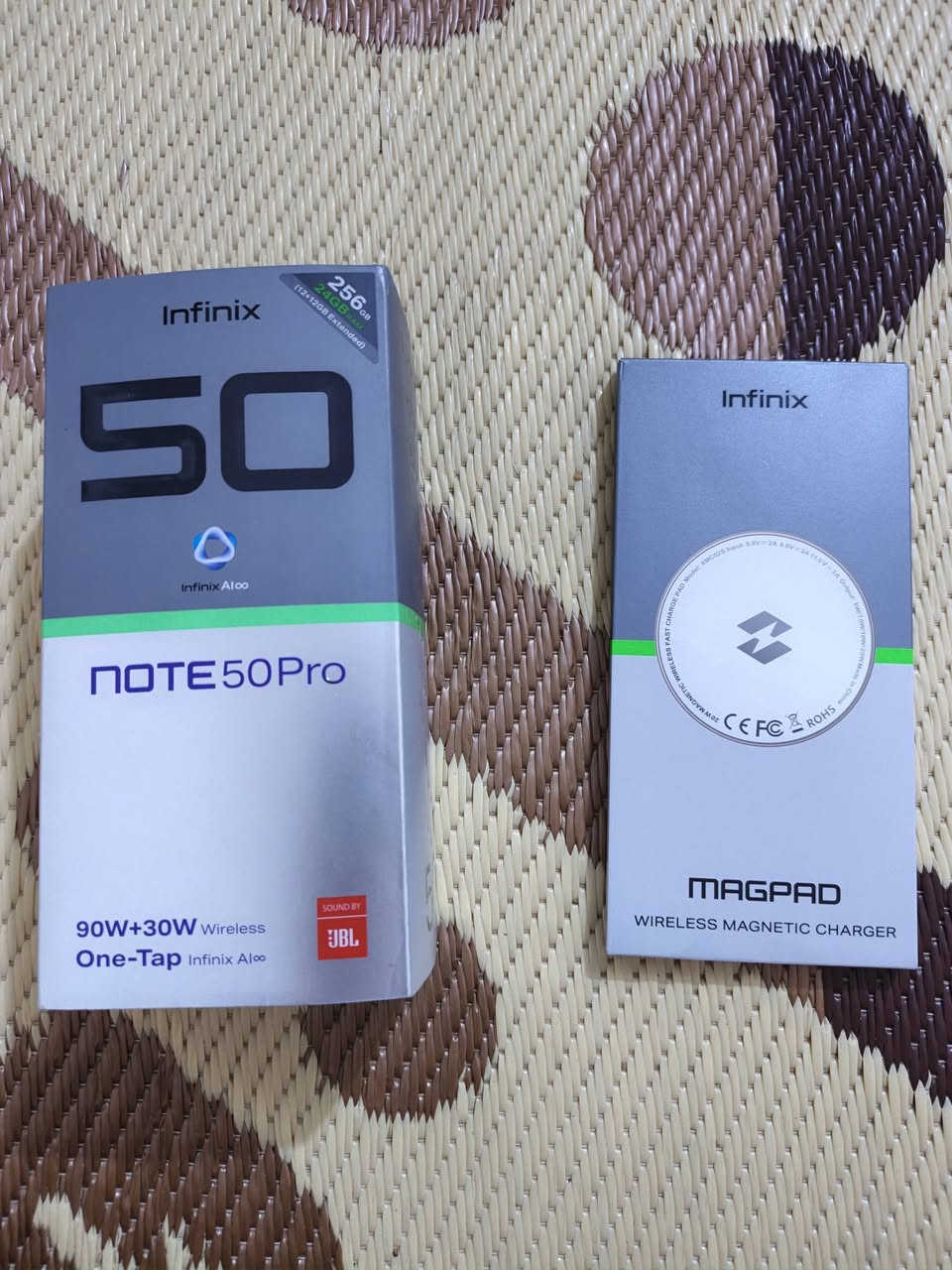 سلام عليكم جهاز للبيع اسم الجهاز Infinix NOTE 50 Pro
(ذاكرته 256)(عشوائيته 12+12) (السعر 325)
جهاز نضيف نضافته 100٪100 غراضه كامله 
‏‪***********‬‏ نجف
