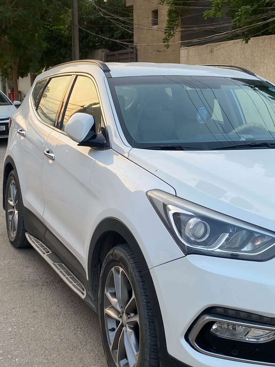 للبيع: هيونداي سنتافي (Hyundai Santa Fe) بحالة ممتازة
الموديل: 2018
 اللون: أبيض
 الرقم: سليمانية
 المحرك: 4 سلندر
 
 الحالة الفنية:
 السيارة بحالة ممتازة جداً خالية من الأعطال
 جاهزة للتحويل مباشرةً

 السعر: [16,000$]
 المكان: كربلاء المقدسه
 للتواصل والاستفسار: ***********
