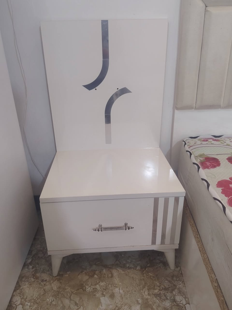 سلام عليكم غرفه لبيع نضيفه احلاه من صوره استعمال قليل قيمه وخذه بس الله عليكم لحد يكسر بسعره مكانه كربلاء الامن الداخلي *********** تصل وبيك خير ودالل اضافة للدوشك  هم بيعه
