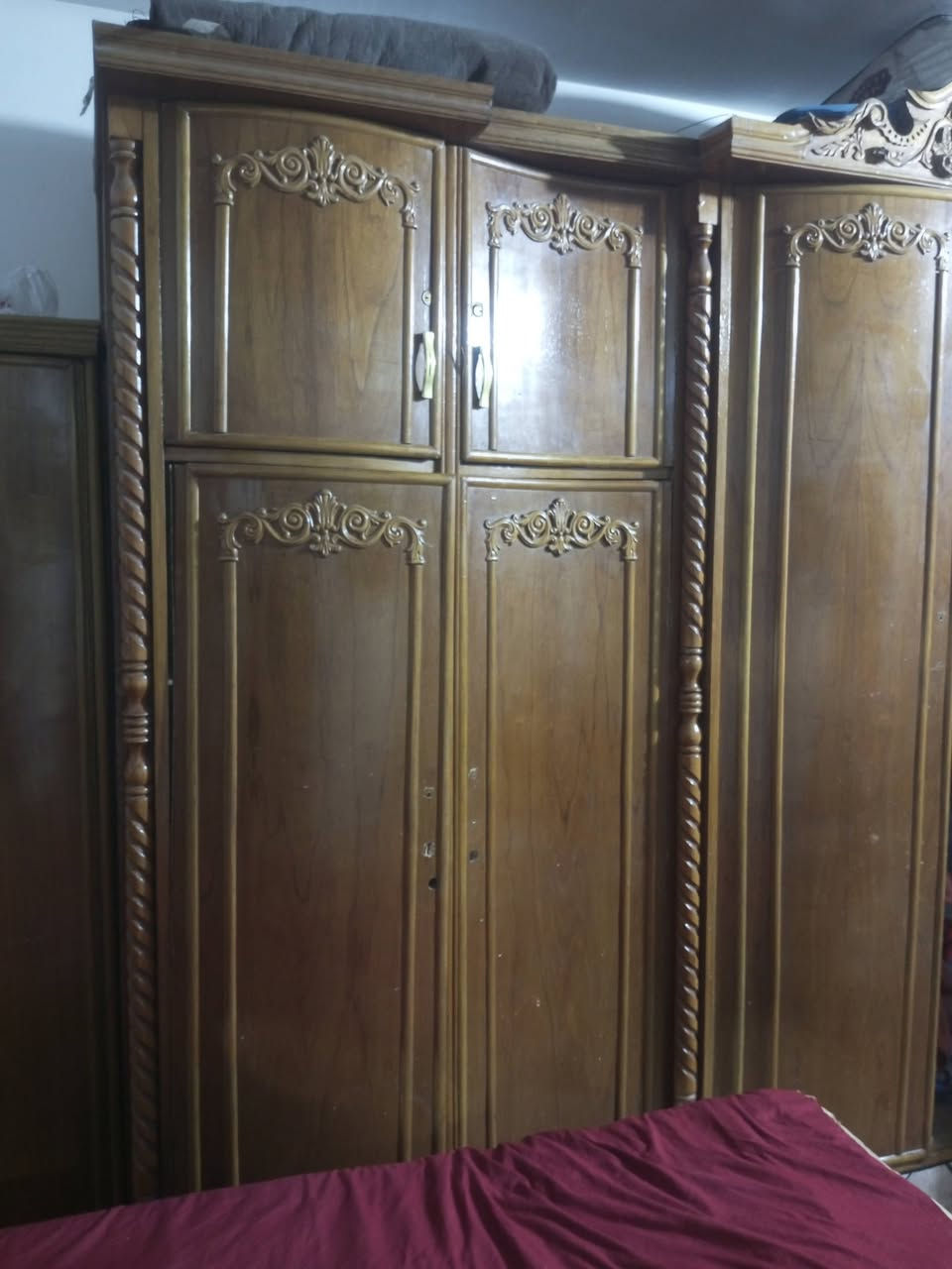 سلام عليكم احبتي الكرام اخوان غرفه اخشاب عراقي درجه اول ابو التكم اخوان جاي أشيل وريد ابيع مستعجل علا بيعتهة عوزهة ترتيب بسيط . 
اخوان السعر 500 وبيهة مجال.
***********
