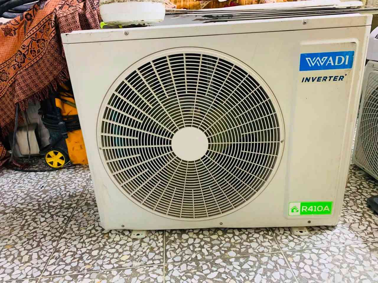 #متاح سبلت نوعيته الوادي 3️⃣طن انڤيرتر تحكم بالامبيريه شغال جهاز غازه مقفول على النص اثناء قفله طفت الكهرباء تفاصل اكثر اتصل
***********
