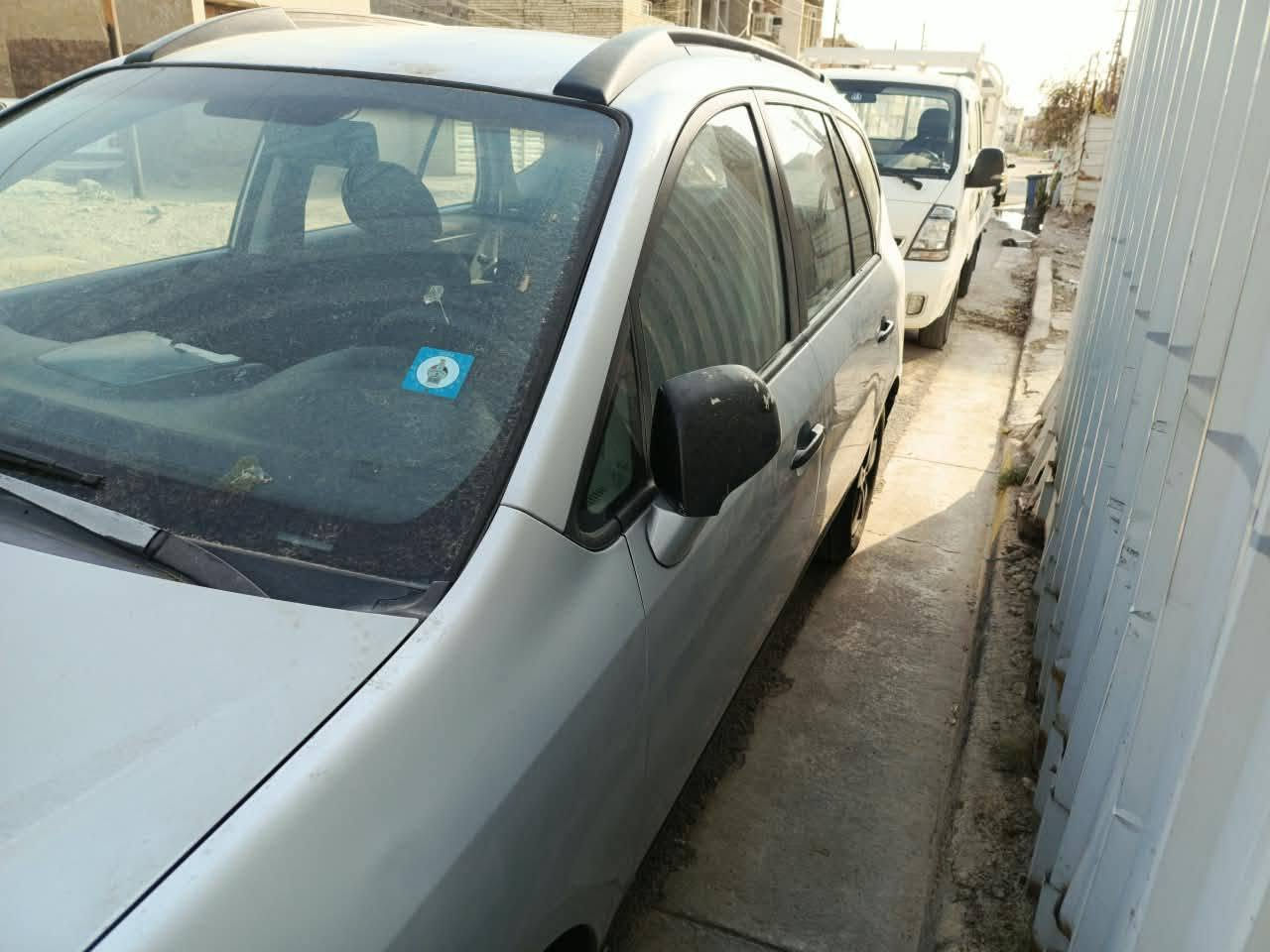 للبيع كيا كارنز موديل 2008 لون سلفر مكينة 2000 دوش بيها صبغ بنيد وجاملغ الخلفي اثر جراد السعر 82 وبيها مجال الاتصال ***********
