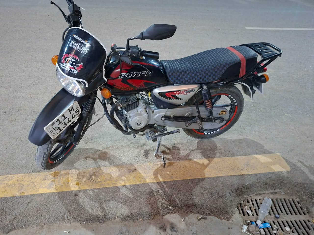 دراجه بوكسر موديل 21
مرقم مشروع وطني رقم بغداد يتحول بديالى 

دراجه مفتوحه بس بوشه مبدله يعني ما مفشوكه 

تحويل ثاني يوم مكاني رحمه (اليرموك الأولى) 

سعر مليون 950 وبيها مجال 
اتصال ***********📞
