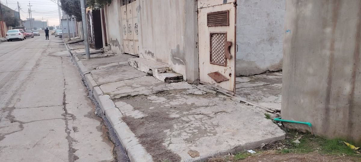 بيت بحساب ارض للبيع  سند ملك 
مساحه 100   5 × 20
قريب على شارع العام 
حي الانتصار شارع 60  مدخل شارع 60 
***********
***********
