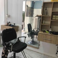 ديكور حلاقة • للبيع