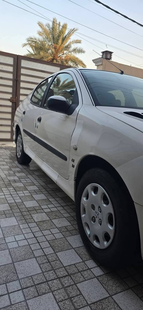 سلام عليكم بيجوفرنسي  ٢٠٦ موديل ٢٠٠٩ السياره نظيفه جدا كير عادي أربع جام كهرباء تبرد شغال  ثلج محرك  جديد كير جديد كهربائيات كلها شغاله سياره على وضع الشركه *********** الاستفسار أكثر على الرقم   للبيع ومراوس باحدث وانطو فرق  السعر 45 وبيها مجال
