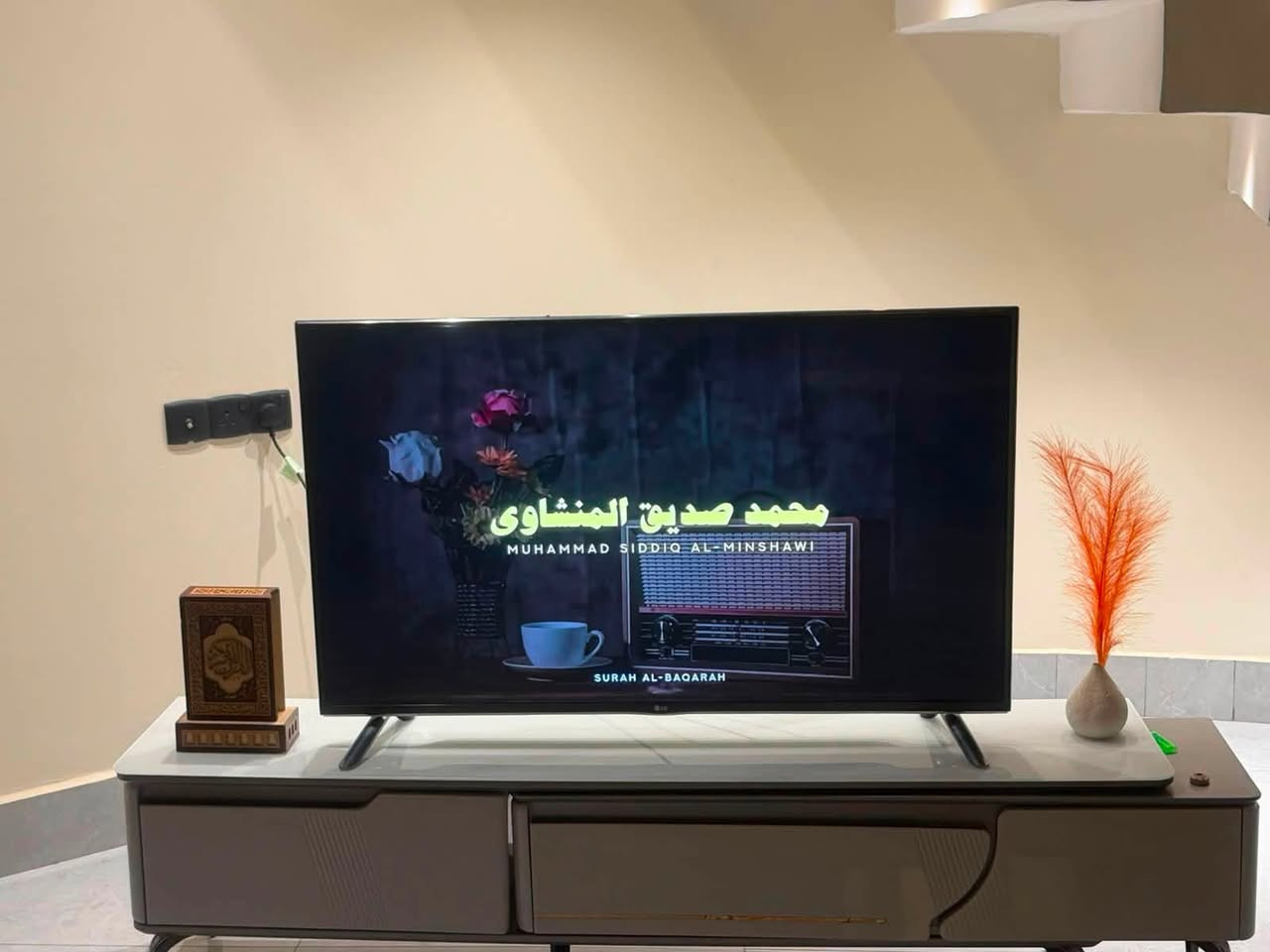 السلام عليكم 
شاشه لي جي  كوري اصلي للبيع قياس 50 بوصه الذكي الريمونت ناطق السعر 400 الف ***********
