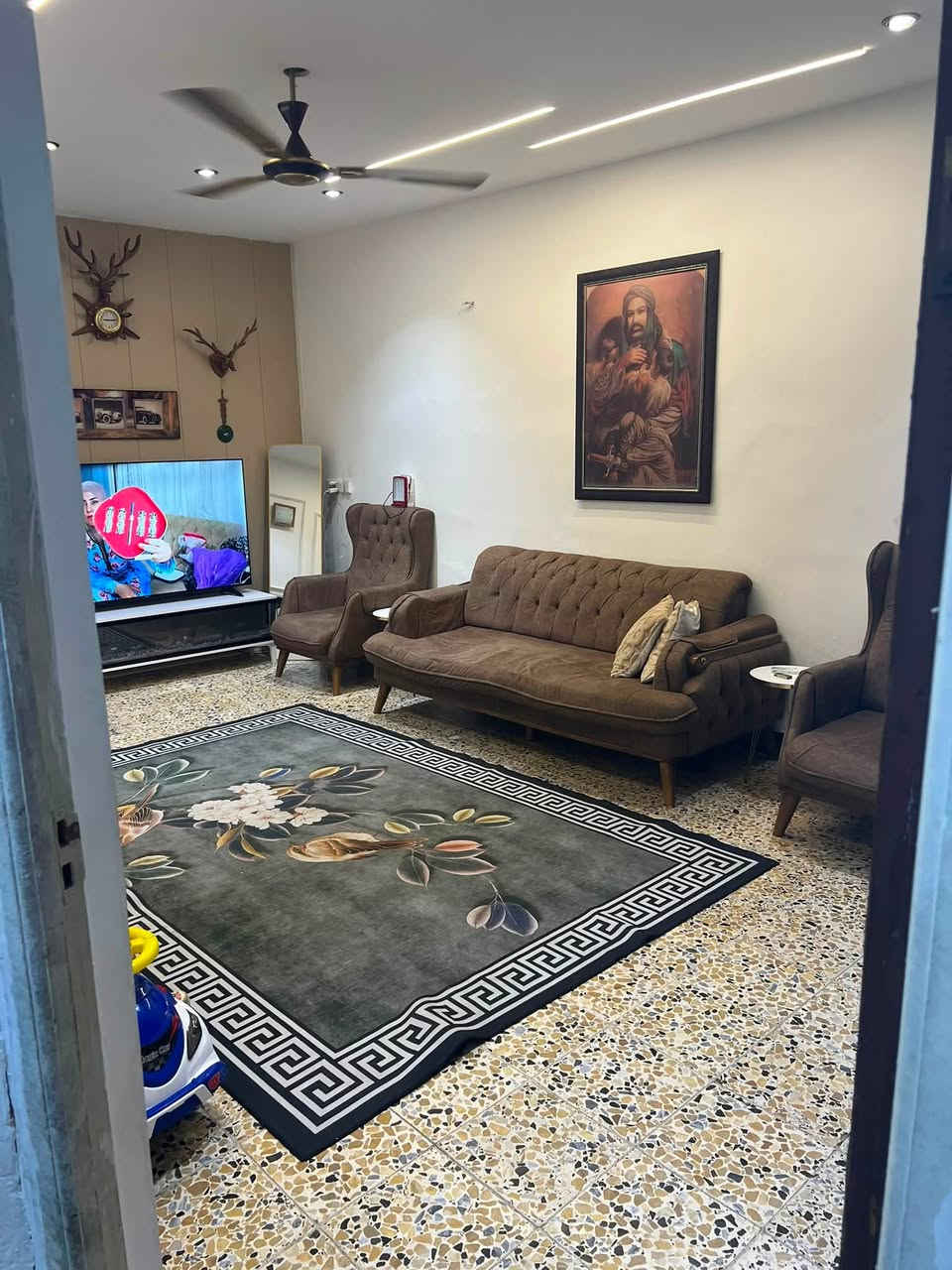 سلام عليكم بيت للبيع مية متر بغداد الحسنيه مال راشديه قرب مستشفى التركي قاط واحد طابو ملك صرف وكامل مابي اي نقص منطقه حلوه ومخدومه معروض البيت 50مليون وبي مجال كلش قليل 
تفاصيل اكثر اتصل عزيزي أو واتساب 
***********

