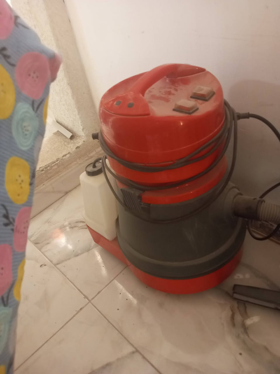 مكنسة كهربائية • شغالة