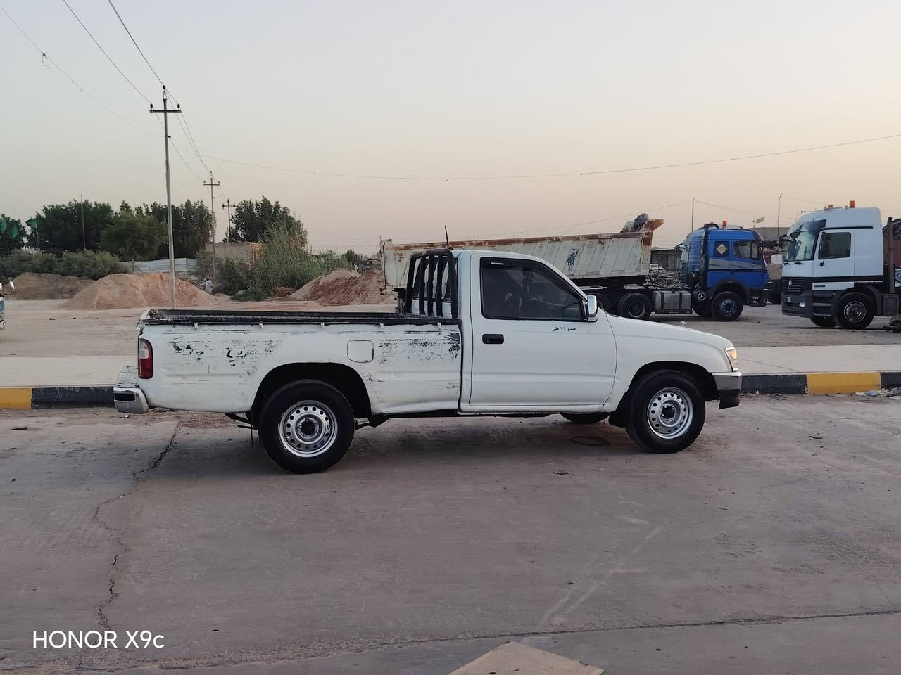 البيع خمسه جنكال رقم بصره تحويل مباشر سياره كفاله عامه من كلشي لا ضربة ولا تبديل ولا صبغ على وضع شركه حداديه كهربائية كله جاهزة متخسر ربع عليه عنوني ذي قار  السعر ٦٢ ورقة علمن اني مكلف بنشر نتصل ***********

نص مكتوب في الصور:
- HONOR X9c