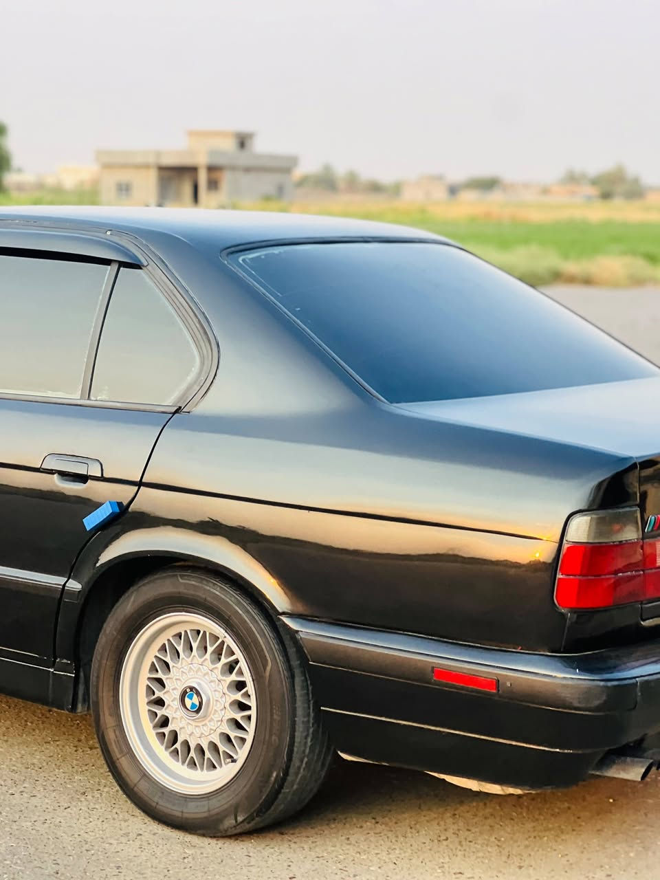 السلام عليكم للبيع بي ام موديل 1990  رقم بغداد مشروع وطني محرك مسكر   فانوس   صدر امامي و خلفي جديد كهربائيات كلها شغاله تبريد   نقص غاز فقط  منضومه زنون  مصبوغ عام للجماليه بدون خياس بدون ضربه  أربع بطاين جديد   سعر 55 وبيها مجال مكان تكريت رقم الهاتف ***********    يرهم مروس حسب  القناعه
