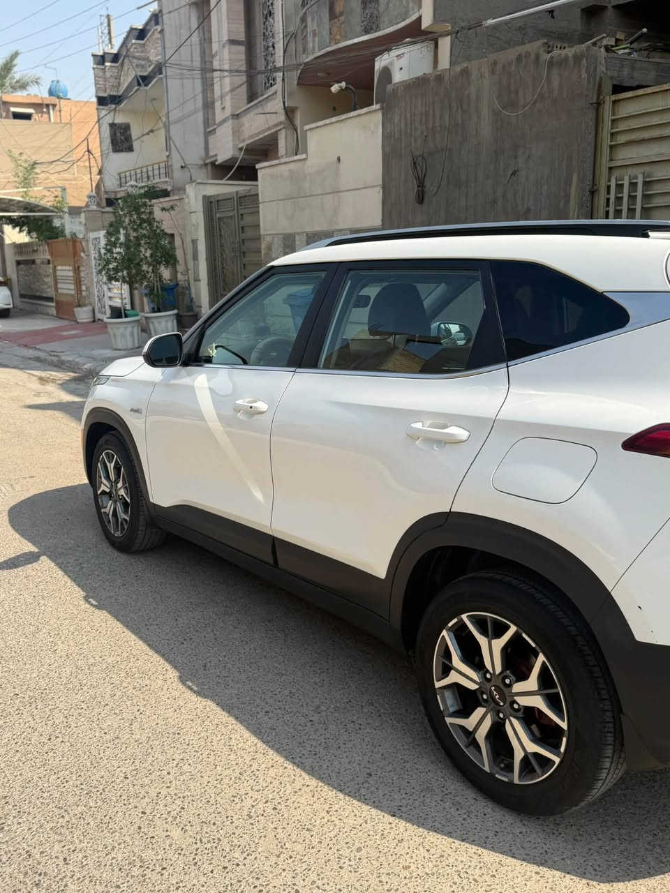 السلام عليكم
كيا سلتوس موديل 22 فئه Ex
فول مواصفات 
العداد 36 mi
ضرره موضح بلصور 
وبيه رصعه جانبيه وبلصندوك خفيفه 
السعر 163 وبيه مجال بصيط
للتواصل ***********
بي واتساب

