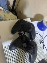 Xbox one s واحد تيرا بايت  غير مفتوح  مع يدة اصلية ويدة كيم سر احترافي...