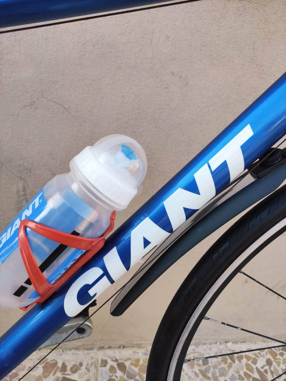 السلام عليكم

دراجه ماركة #GIANT_ESCAPE  جيانت اسكيپ العالميه ماركه 

غنيه عن التعريف صنع اصلي اورجنال MADE IN JAPAN🇯🇵اللون بحري يخبل 

حجم 28 (C700) فوول ألمنيوم خفيف جدآ فول انسيابي وسرعة

لشه مضلع موديل حديث ...سستم شيمانو كامل سيت شيمانو 

آلتوس #SHIMANO_ALTUS ...بدالات السرعه 3*7سحب دفع

#شاشه_حديث ....بريكات V_BRAKE بالمكان حتى الفحمات 

مختوم Giant ...وياله زووم طبقتين مختوم GIANT

مصصمة لتحمل الاوزان الثقيلة والطسات #DOUBLE_WALL

تايرات كتان اصليه  مختومه ختم الشركة #MAXXIS نقشه ناعمه

ستيرن نفخ حديث ستانس...آلنكيات سلايت وياله وسرج 

سرج اصلي مال شركة 

🔴الدراجة قطعه مال حاوية مامبدل بيها برغي على وضع الشركه بلاد ..ختم واحد

     ليبل واحد حتى المطارة مختومة #GIANT

      بدون اي نقص كامله وجاهزه 100٪ 

👈 يجي ويا عداد سرعه إلكتروني بقياس اكثر من 3 سرع وقياس الارتفاع 

لد بگلايت اضائه حمراء  
مع نظارات قياده جميله جدا 👓 

المكان / كربلاء ....السعر 240 (ثابت_نهايتة)

يوجد توصيل بغداد وجميع المحافضات العراقية 

رقمي ***********

