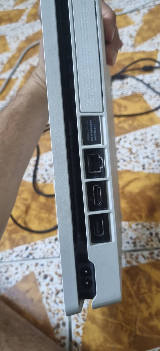 السلام عليكم بلي 4سلم نسخه بيضاء
ذاكرة 500 مع حساب بلاس فاخر داخل البلي
نظام 13.52 تهكير مالته ينزل قريب 
مع ملحقاته كامله وجوستكين بدون كارتونه 
السعر 190قفل المكان بغداد البياع تقاطع درويش ماعندي توصيل  للتواصل واتساب فقط ***********

