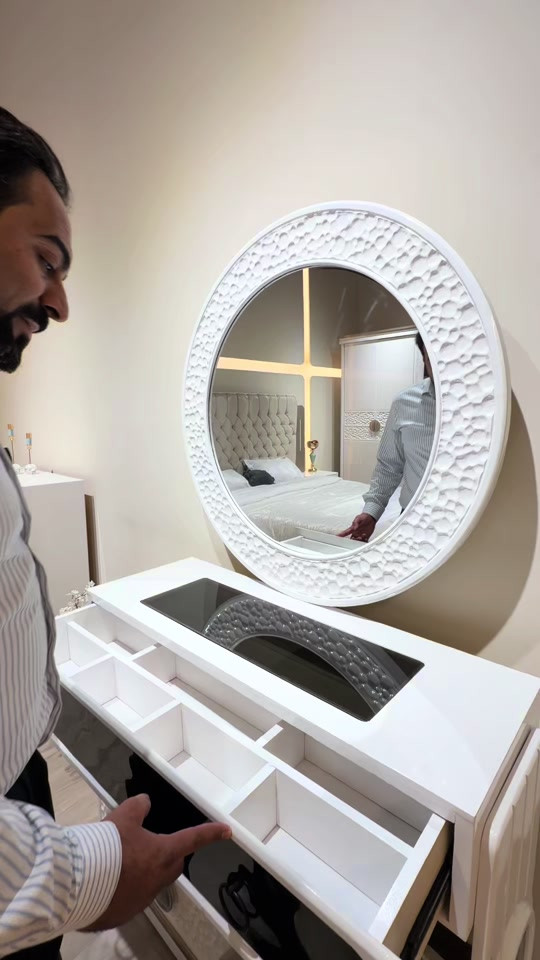موديل المرجان 🪸  السعر 3 ملايين ونص فقط غرفة 6 ابوا طابقين ملحق داخل نتكون من 10 قطع الوجة MDF عشرة ملم الداخل صاج طبيعي 4ملم ومعاكس خشب ابيض 2 ملم  القاعدة بلوك صاج والظهر جرجوبة شد براغي  قواطع المجرات بلوك بورد وسكك حديد  السرير خشب ركَم لوح 16 ارجل ثقيل مرايا قيافة إضافية شازلون وطابورية اضافيات ارتفاع الكنتور 241 سم عرض الكنتور 323 سم عرض زاوية الملابس 115 سم يعني الكنتور وزاوية الملابس ضلع كامل 338 سم  السعر 3500 فقط شركة الأفراح للأثاث العراقي  ‏ غرفة نوم- اطقم قنفات - مفروشات - اخشاب تصنيع الأثاث  ‏العنوان محافظة واسط قضاء العزيزية الشارع الجديد مقابل مسبح ومدينة ألعاب العزيزية  ‏التوصيل والشد مجاني إلى جميع محافظات العراق ‏خدمة استبدال الغرف العراقية القديمة بغرفة جديدة مع الاتفاق على الفرق ‏ خدمات ما بعد البيع لمدة سنة مجانية  *********** *********** *********** *********** *********** *********** #العراق #غرف #نجارة #اثاث 
