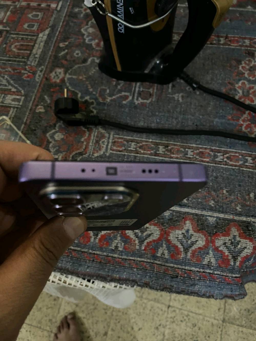 انفنكس نوت 50 برو بلس شاشه بيهه شخوط صغيره ما تبين من تخلي لزكه السعر ٣٥٠ الف وبي مجال شويه للشراي او اراوس نفس الجهاز بس اريده كلش نضيف ما يهمني الون ونطي فرق  الجهاز بدون ملحقات مكاني بغداد المنصور