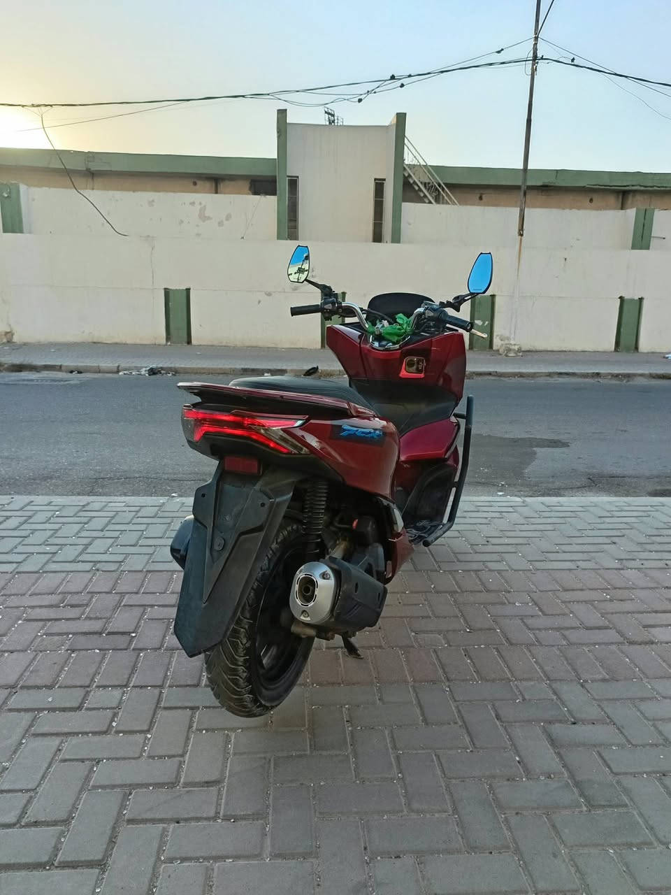 سلام عليكم اخون pcx جيل رابع ماروني فيتنامي ماشية ٣٦ الف الدراجة بيهة ملاحظات الدراجة عليهة امرايات ودراع اصلي والدراجة عقل جديد فيت بم جديد نوزل جديد فلتر شوته رياضي جديد كويل نار جديد تاير امامي جديد والخلفي نضيف وسويتلهة ادامة كلجات خرز وقايش وفايبرات وودهن ليكي مولي امانة الله جايبه ب٢٠ من الوكالة وبانزين عادي ومرات محسن للامانة والدراجة بيهة ملاحظة  وهواي تفاصيل ناسيهن الدراجة تجي وتفحصهة وتقتع بيهة وما ارضهة تاخذهة اله تقتنع بيهة  واني بخدمت الشراي مكاني بغداد مدينة الصدر  للستفسار رقمي واتساب ورصيد ***********
