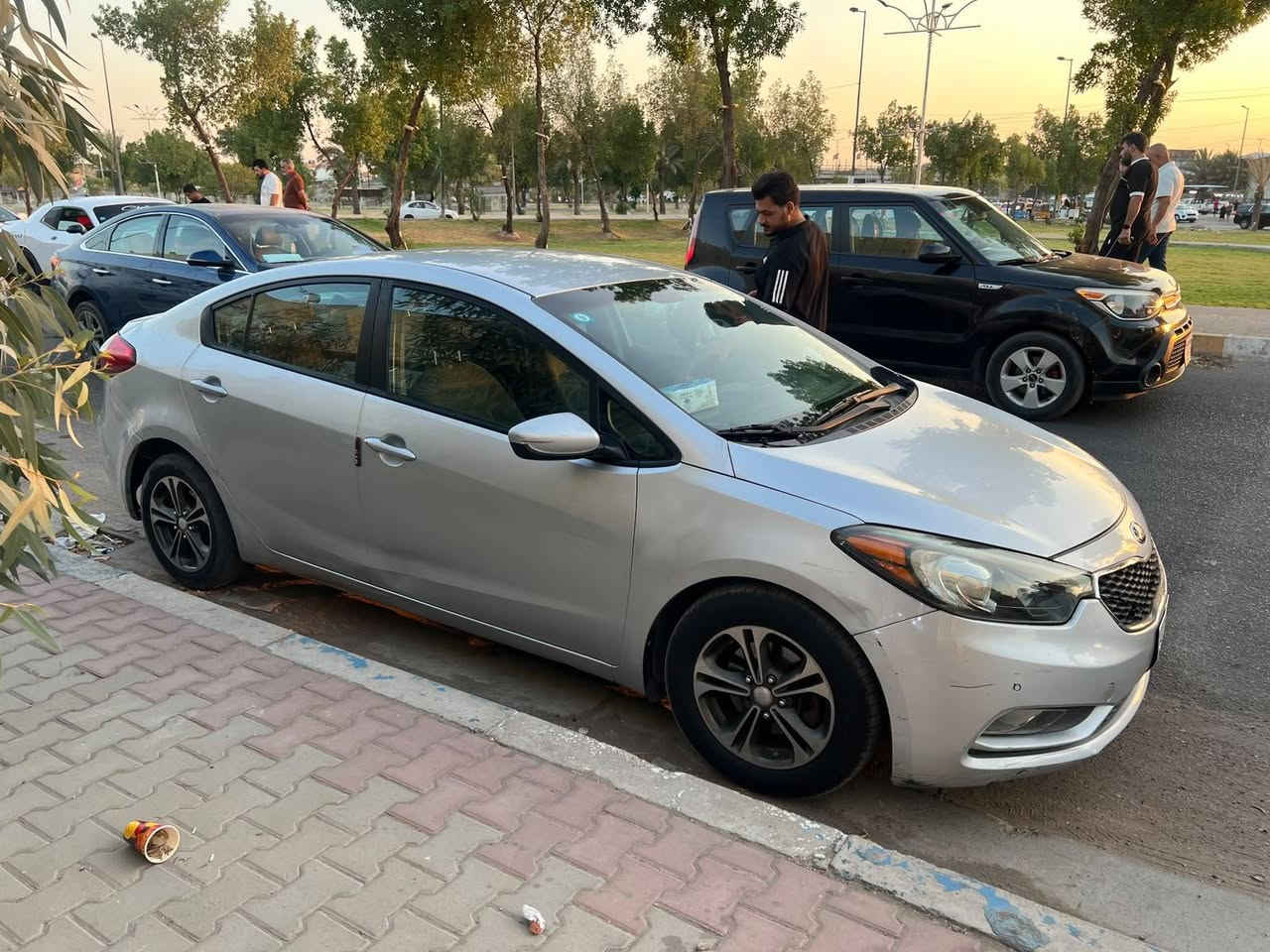 كيا فورتي 2016
ماشية 90 
بيها فقط بنيد مبدل 
وبارد بل جاملغ الخلفي 
كير مكينه مكفول 
تبريد كهربائيات جاهزة 
رقم بغداد 
عارضها ب 110 وبيها مجال 

***********
الغزالية
