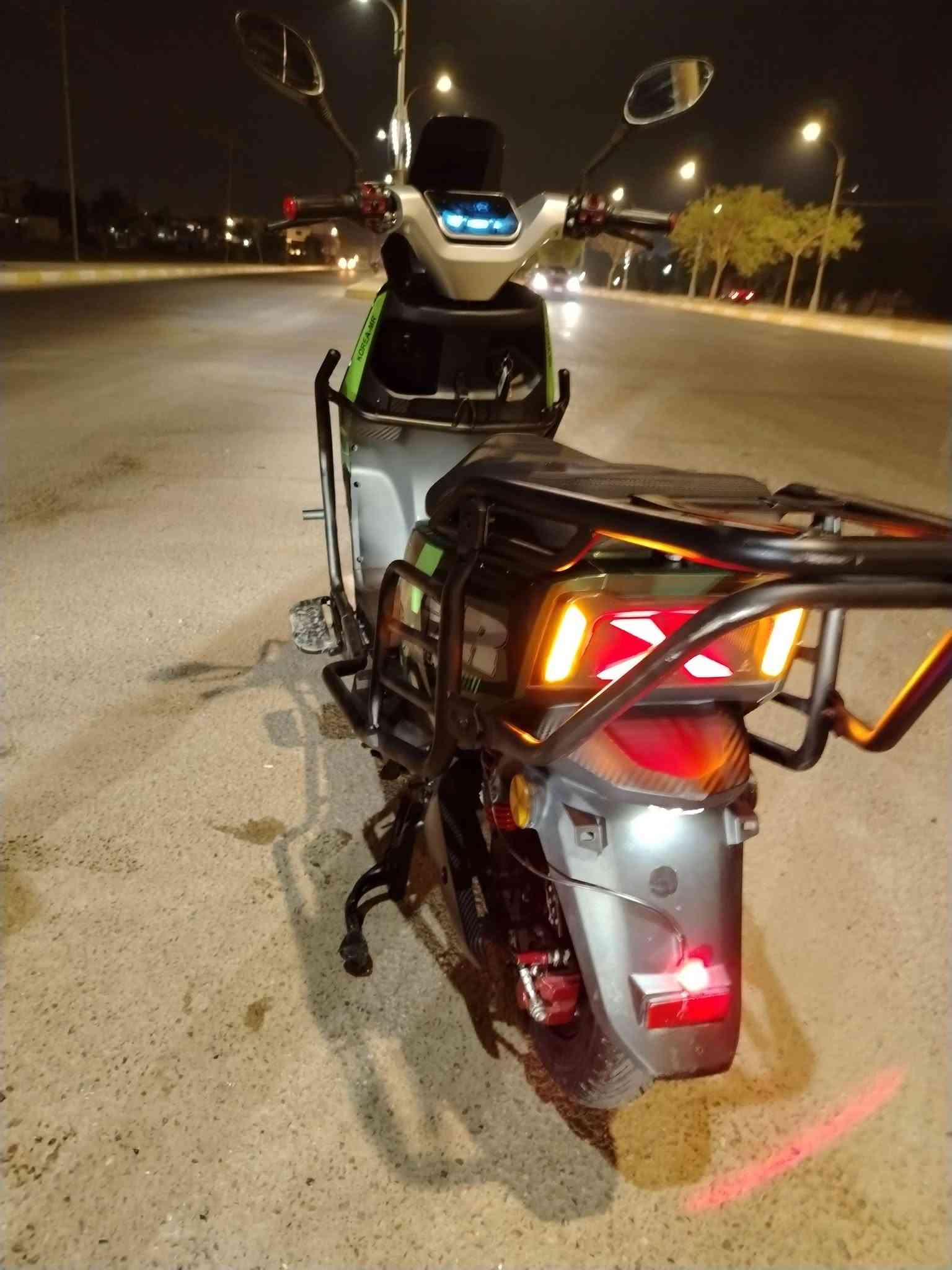 السلام عليكم للبيع دراجة شحن القرش الكوري  MR 2027 
استخدام اقل شهر حيل نضيف بعده بحالة الشركة
6 بطاريات بلادية فول عل فحص
ماشي شي قليل جدآ
لايت زنون عالي ناصي شغال
نضام 4 سرع
إشارة يمنة يسرى شغالة
كهربائيات كلها شغالة
نضام R الرجوع  + نضام P
السعر : اتصل 
/العنوان /الانبار /الرمادي/ التأميم /
للاتصال على الرقم ***********
