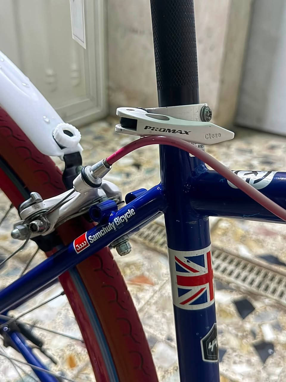 أخوتي اليوم موديل وقطعه مميزه 🇬🇧أصلية🔥🔥
🔵 بايسكل c700 حجم28🚴🏻‍♂️ فريم L قطعة بريطانية🇬🇧 أصلية 

🔵الوياله مختمه وبلاد ✅ تايرات نوع KENDA🛞💯

🔵نظام السستم SHMANO ☀️ 

🔵نظام البريكات TEKTRO🔥بحالة الوكاله 

🔵نظام فتح قفل PROMAX✅ كولهه مختمه

🔵سرج طبي للمسافات الطويله يتحمل اوزان لل 150KG 

🔵قاعدة مطاره+مطاره أصلية🔥 

🟡القطعه كاملة من الويل للويل ✅

/🔆وبسعر جداً جداً مناسب/🔆 

🟡 السعر  ١٥٠ الف قفل🔥🔥🔥 
📍مكاني بغداد الأورفلي📍 

رقمي📞  ***********
