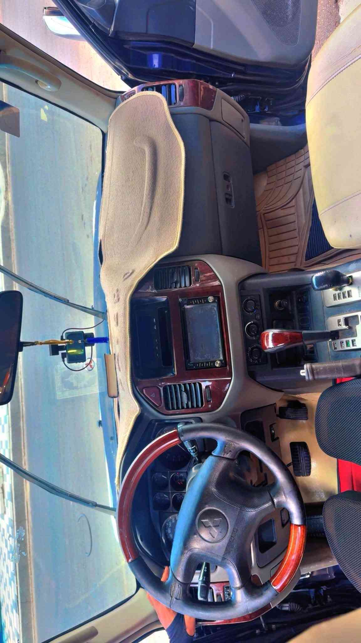 السلام عليكم
باجيرو للبيع ٢٠٠٦ 

سياره بلاديه بدون حادث 

مكينه ٣٠٠٠ خير من الله سياره مناقصها شي. ترايها للبصره 

رقم انبار تحويل ثاني يوم سنويه ٣٠٣٣ 

مكاني الشعب 

رقم الهاتف ***********
