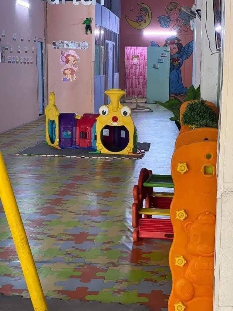#اعلان.. #اعلان.. #اعلان ..📢📢📢
📌تعلن روضة وحضانة بغداد الأهلية النموذجيه بحلتها الجديدة🏫 عن استمرارها بالتسجيل 📋 للموسم الدراسي 2026 / 2027
بأشراف ادارة 👩🏻‍🏫 متخصصة وخبرة في مجال رياض الاطفال وبكوادر تدريسية👩‍🎨👩‍🔬👩‍🍼👩🏻‍🏫👩‍💻متدربة على جميع المهارات التربوية في التعامل مع  الاطفال.

🌸 اوقات الدوام من الساعة ٧ صباحا الى الساعة ٢ ظهرا ويوجد اوفر تايم الى الساعة ٤ عصرا او اكثر حسب رغبه ولي الامر 🌸

تعليم الطفل القراءة والكتابة📖✏️والمهارات الإملائية الخاصه بالصف الاول ابتدائي

منهاج دراسي حديث ومخصص لرياض الاطفال 
عربي📓رياضيات 📙علوم 📕انكليزي📘فرنسي📒اسلامية

تجهيز للطفل حقيبة كاملة تتضمن المنهج (الكتب)📕📗📒 

المراحل تتضمن …
مرحله الحضانة  من عمر ( شهر الى ٤سنوات )
مرحله الروضة KG1  العمر (٤سنوات )
مرحله التمهيدي KG2 العمر (٥سنوات)

🔸انشطه ترفيهية منوعة👏👏👏
🔸الموسيقى🎼وفقرة الرقص🎻🎸🎹🥁
🔸تعليم الطفل فن اتيكيت الطعام🍽والتعامل مع الاخرين
🔸المرسم الصغير  🎨🎨🧑🏼‍🎨👩‍🎨
🔸ركن المكتبة لقراءة اجمل القصص لاطفالنا🎪📚
🔸العاب فكريه حديثة🧩والعاب خارجية مميزة🎡🎢
🔸اناشيد وفعاليات منوعة ترفيهية
🔸حفلات ميلاد🎂 وحفلات تخرج مميزة لاطفال روضتنا🧑🏻‍🎓👩‍🎓🎉🎉 

*الوثائق المطلوبة:
١_ جنسية مستنسخه او بطاقة موحدة للطفل  
٢_جنسية مستنسخه او بطاقة موحدة الوالدين  مع بطاقة السكن 
٣_ صورة شخصية للطفل
٤_فايل

لمزيد من المعلومات 
📞📞📱مراسلة الصفحة
او مراسلتنا على رقم الواتس اب📩
***********

📍العنوان / شارع فلسطين/ محلة 510 /مجاور تربيه الرصافه الاولى
#روضة_وحضانة_بغداد_معا_نبني_مستقبل_ابنائنا

