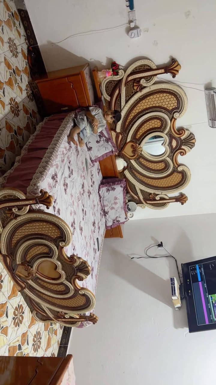 السلام عليكم غرفه عراقيه صاج الثكيل  نضيفه كلش هيه ولدوشك سعرهه 700 ***********
