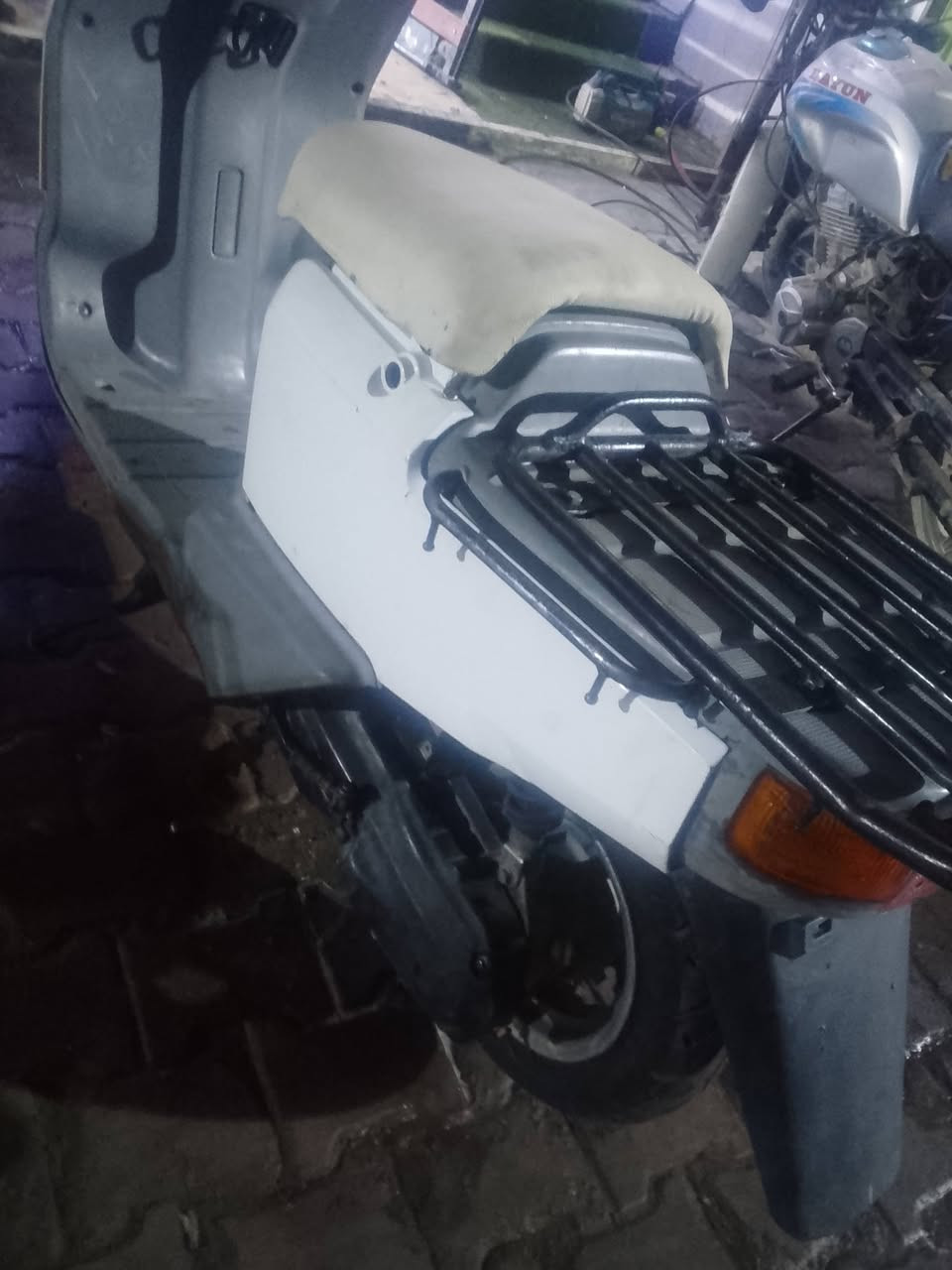 بيكم للبيع فقط 
300 بيها مجال
***********
