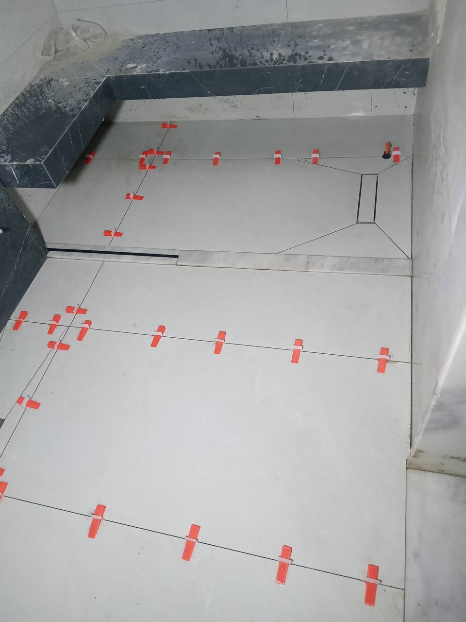 شغل ارضيات بورسلين وسيراميك شغل شرط جميع انواع الارضيات *********** موصل
