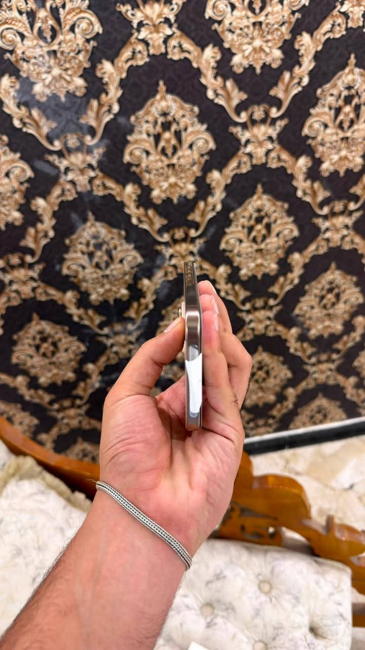 صلو على نبي شباب سلام عليكم ماطول عليكم ايفون 16 برو ماكس الضمان ماله سنتين السنه خلص ضمانه سنه ضمان على الشركة وسنه ضمان من المكان الي شتريته منه ذاكره 256 نضافه 100‎%‎ بشرط جلخ مابي بطارية 88‎%‎ وها اكدر اسوي لكلاوات مال بطارية واسوي 100 لو 95 على حاسبه وميبين بس اليخاف الله ميسويها جهاز على ايدي ضمان ماستر للتواصل ***********
