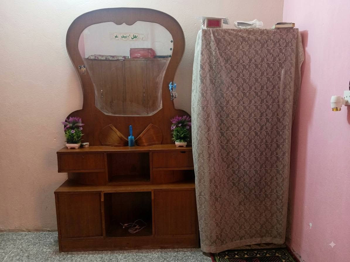 السلام عليكم
غرفة نوم مستخدمة للبيع 

كنتور 5 بيبان 

جرباية ام التاج 

زاوية 

ميز تواليت 

الديوانية /السدير/ حي الامام الصادق عليه السلام ( ام العظام 2) 
للاستفسار الاتصال على الرقم ***********

السعر 250   الف و بيها مجال

